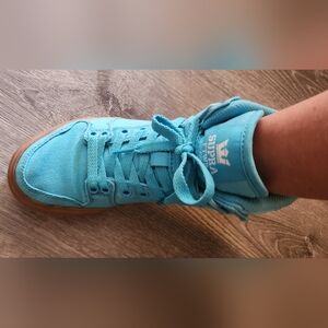Neon blue Supra high top sneackers